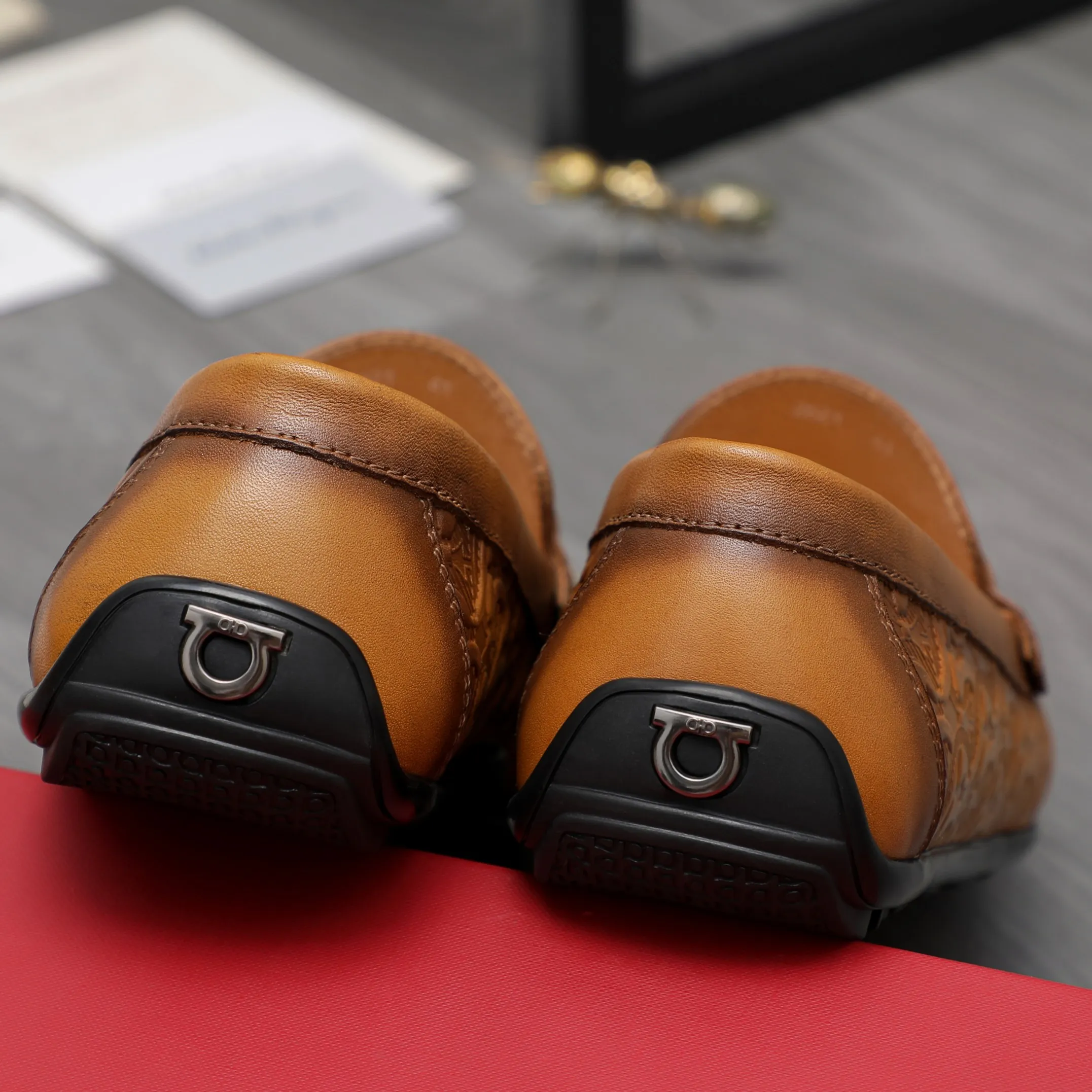 Men's shoes 💰380 Product trademark: Ferragamo "Ferragamo" casual slip-on shoes Regular size: 38-45 (45. Customized, non-returnable) Product materials: Selected embossed cowhide upper, pigskin lining, rubber non-slip outsole
